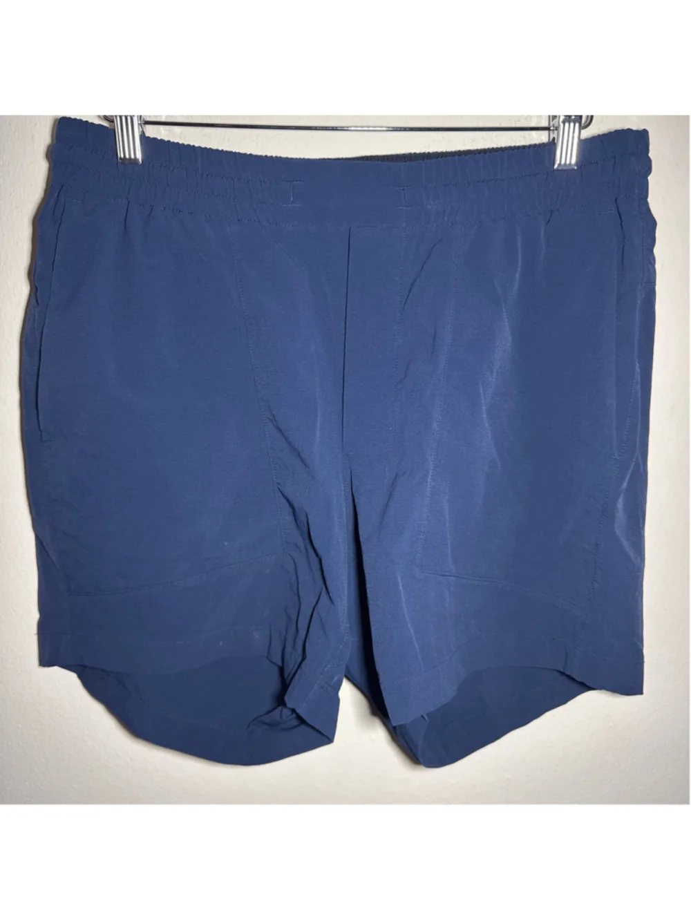 Lululemon Men’s Basketball Athletic Shorts Size L Blue Navy